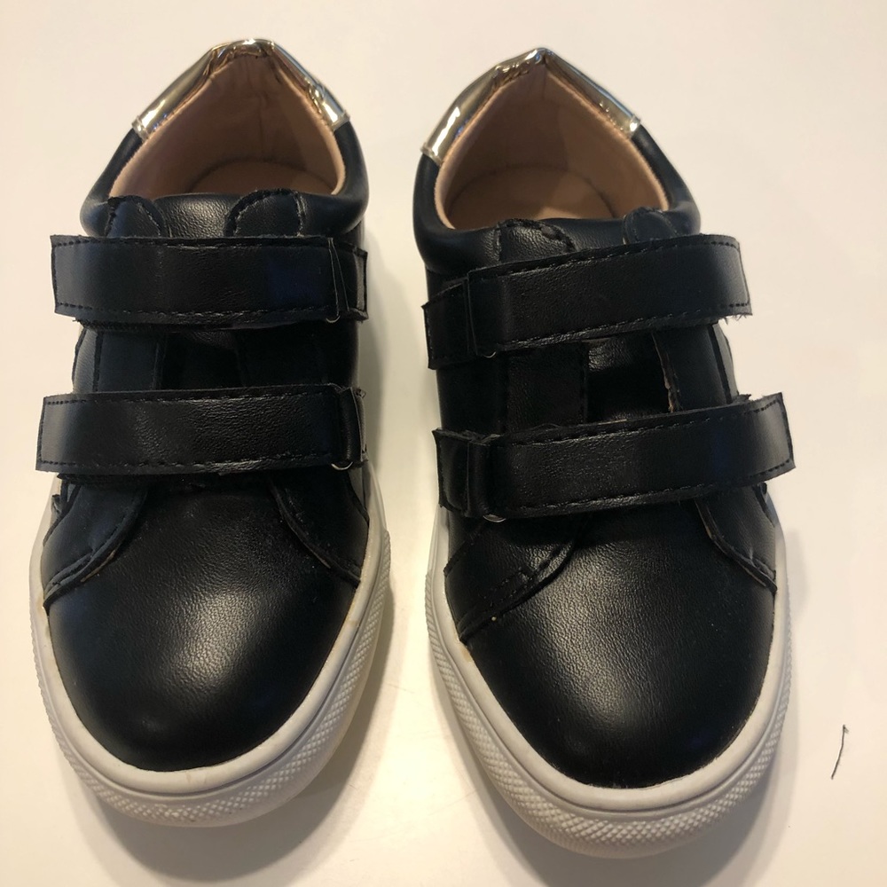 NWOB Hoo Kids Sneaker 26